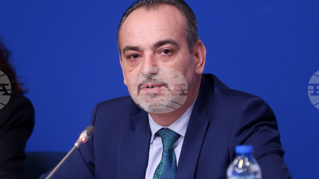 Бизнесът предлага налагане на временен мораториум върху увеличението на продуктовите такси, съобщи Добри Митрев