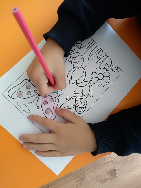 Местна комисия за борба срещу противообществените прояви на малолетни и непълнолетни – Кубрат: Темата „Пролетта с думи и цветове“ постави кубратската комисия в ДГ в Бисерци 