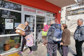 Пловдив - Български червен кръст - хранителни пакети