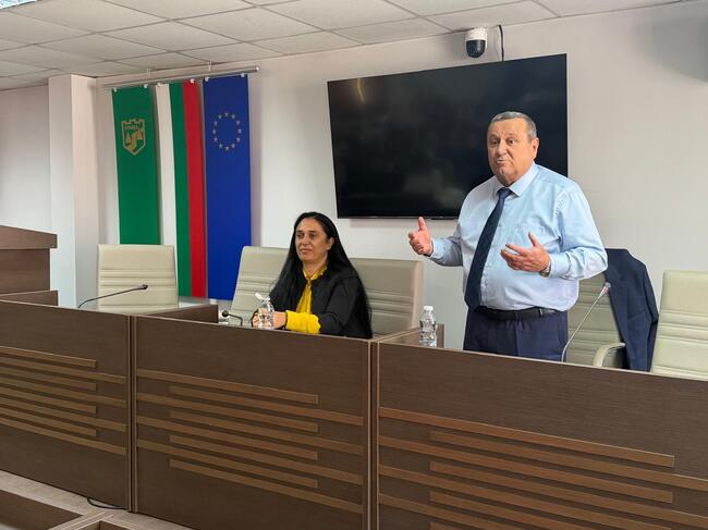 Министър Адемов от Враца: Имаме сигнали за натиск върху избиратели чрез програми за заетост