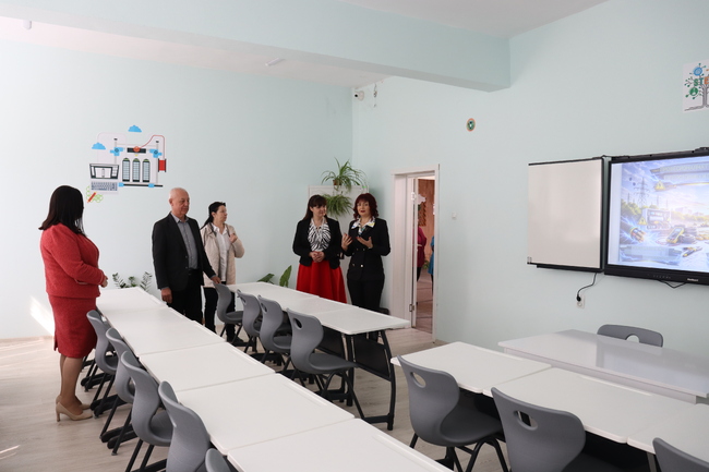 В Професионалната гимназия по електротехника и строителство в Търговище откриха STEM център