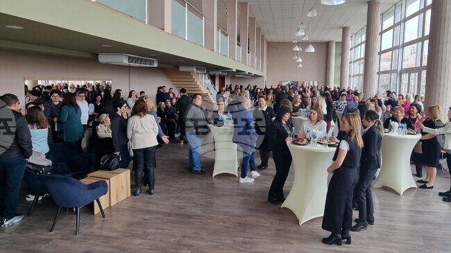 Екипът на Комплекса за социални услуги за деца и семейства в Шумен представи добри практики на форум в града 