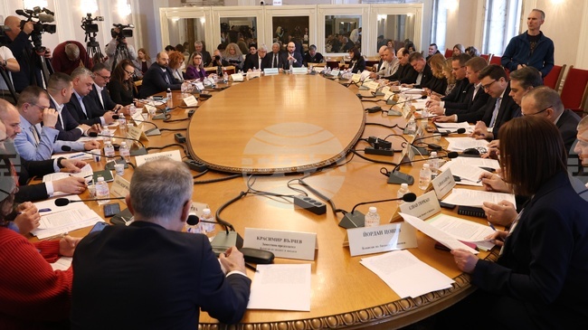 Промените в удължителния закон за бюджета бяха приети на второ четене от бюджетната комисия към парламента