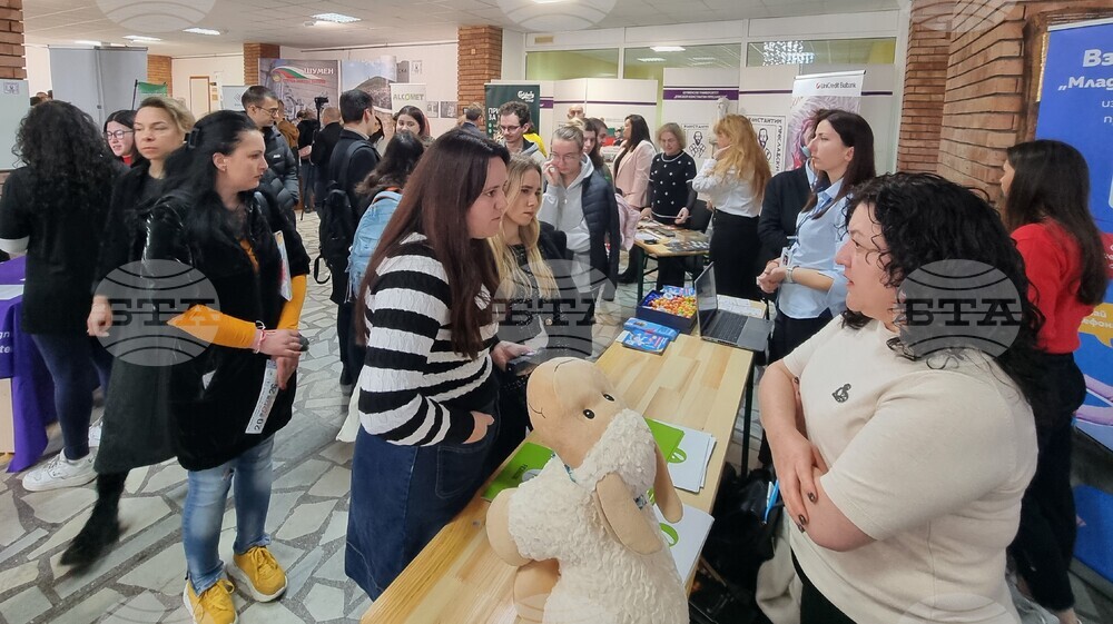 В Шуменския университет се състоя форум „Кариери“ 