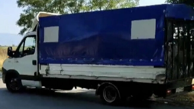 Областна администрация Русе: Задържаха камион на Дунав мост при Русе, извършващ нерегламентиран превоз на животни от Румъния