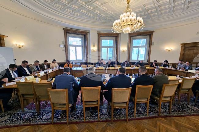 Транспортната комисия прие на второ четене Законопроект за обществения транспорт, който обединява пътническите превози за всички видове транспорт