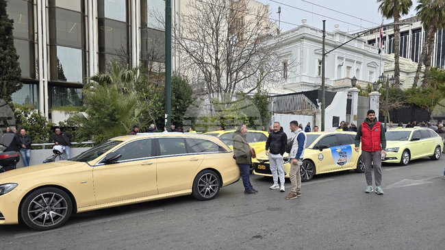 Гръцките таксиметрови шофьори обявиха нова 24-часова стачка утре