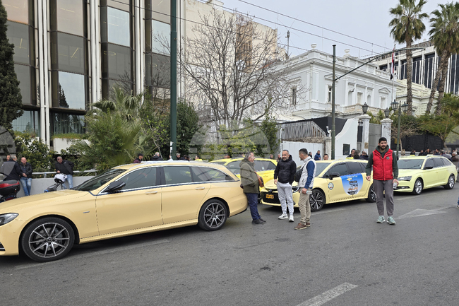 Гръцките таксиметрови шофьори обявиха нова 24-часова стачка утре