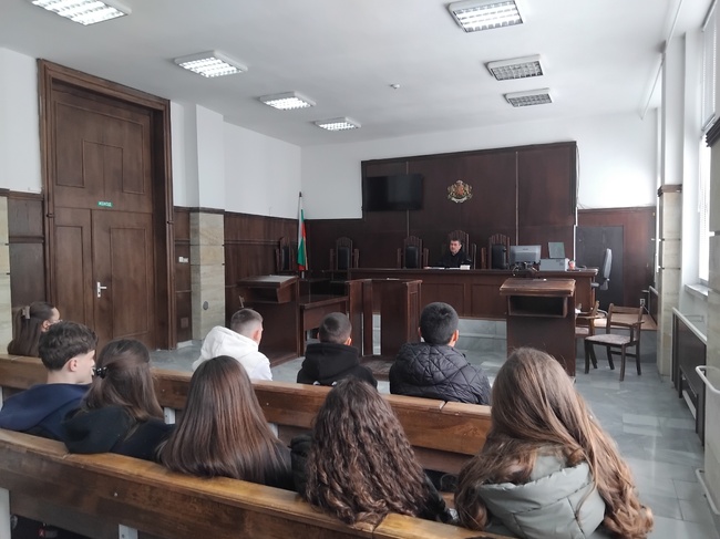 Окръжен съд – Добрич: Транспортните престъпления бяха тема на срещи с ученици, организирани в Окръжен съд - Добрич