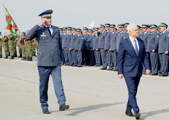 Министерство на отбраната: Навършват се 75 години от създаването на Трета авиационна база