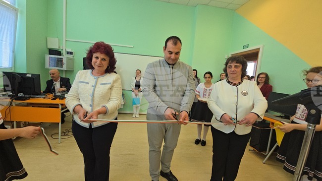 STEM център и високотехнологични стаи бяха открити в Средно училище „Св. Климент Охридски“ в Ловеч