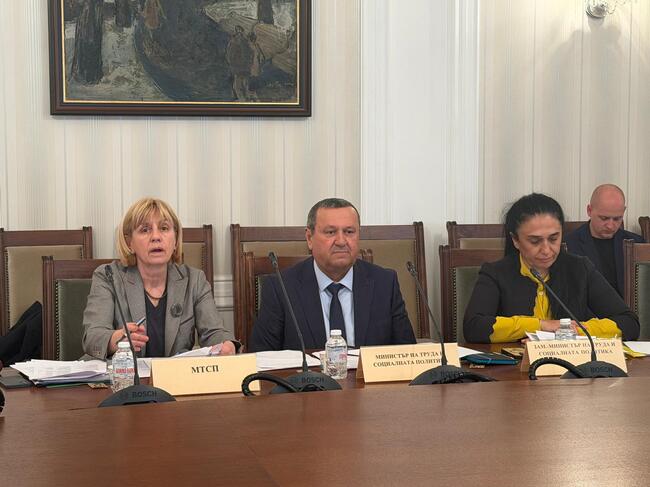 Министерство на труда и социалната политика: Министър Адемов подкрепи регламентирането на великденски и коледни надбавки в Закона за социално подпомагане