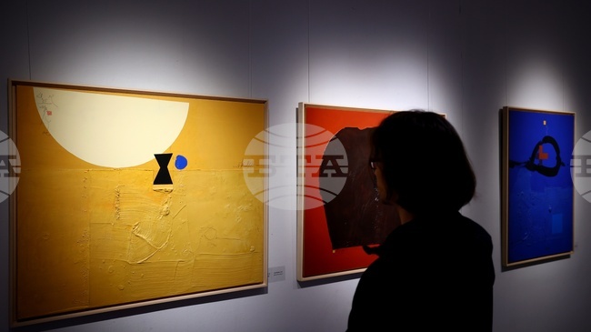 Искам това изкуство да остане живо за поколенията, каза проф. Здравка Василева, зам. ректор на НХА, на откриването на изложба на Стоян Цанев