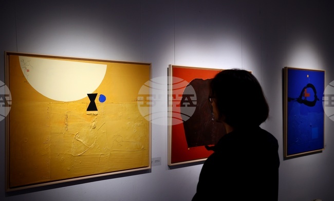 Искам това изкуство да остане живо за поколенията, каза проф. Здравка Василева, зам.-ректор на НХА, на откриването на изложба на Стоян Цанев