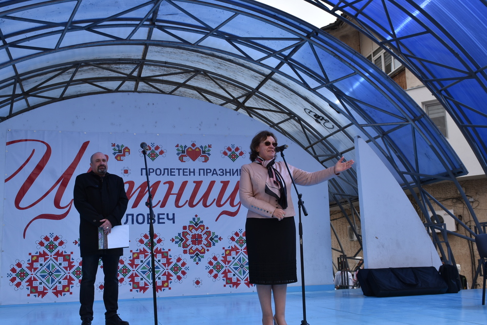 Община Ловеч: В Ловеч откриха двудневен „Национален събор на народното творчество“, част от празниците Лазаровден и Цветница