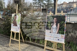 Казанлък - „ПроменениТЕ - за живота след приемната грижа“ - пътуваща изложба