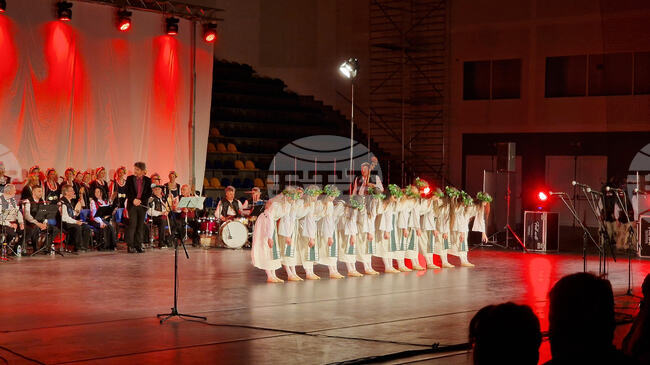 Държавният фолклорен ансамбъл „Филип Кутев“ представи юбилейния си концерт спектакъл „Кръговрат“ в Шумен