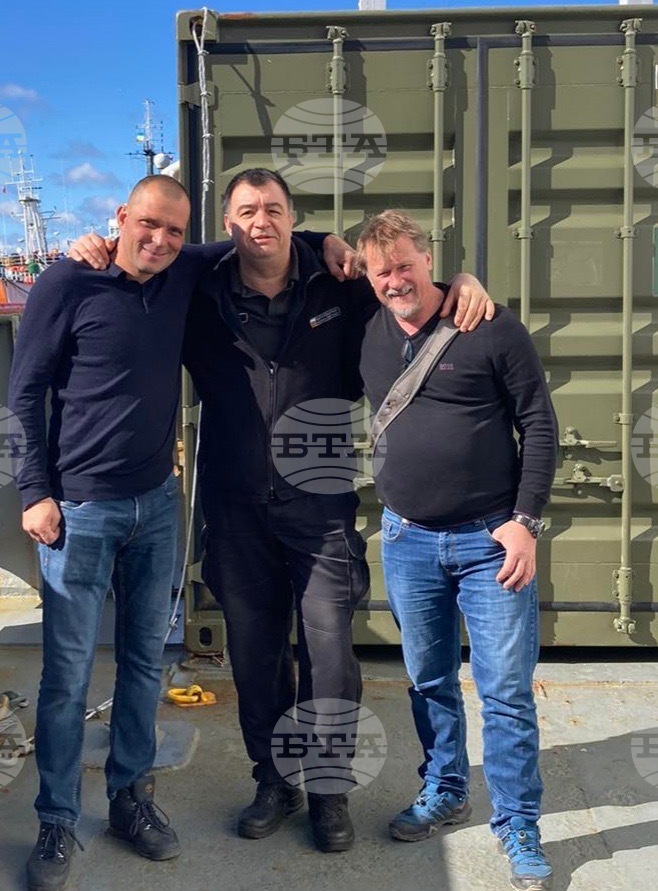 Антарктика през погледа на екипажа на НИК 421 - Димитър Димитров