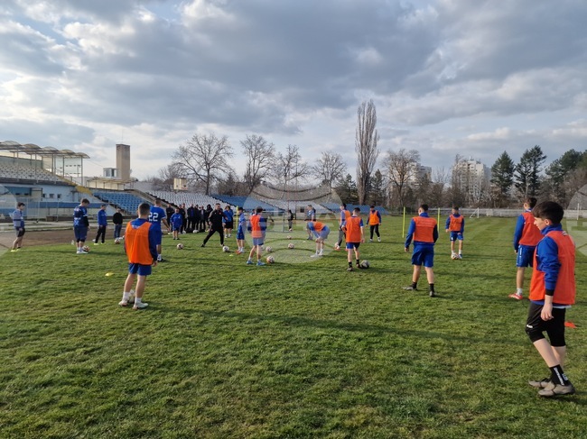 Открита тренировка със специалист от Българския футболен съюз проведоха деца и юноши от Търговище