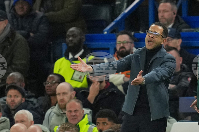 Челси няма планове да уволнява Росиниър