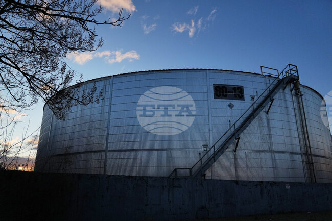 Петролните котировки поеха надолу след рязкото покачване вчера