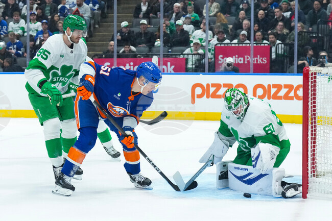 Islanders Maple Leafs Hockey