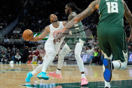 Cavaliers Bucks Basketball