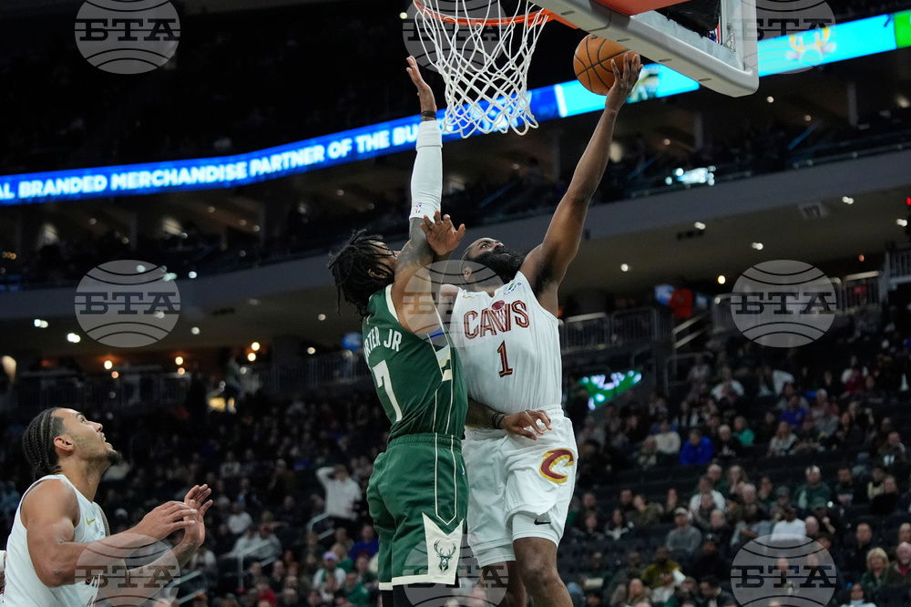 Cavaliers Bucks Basketball