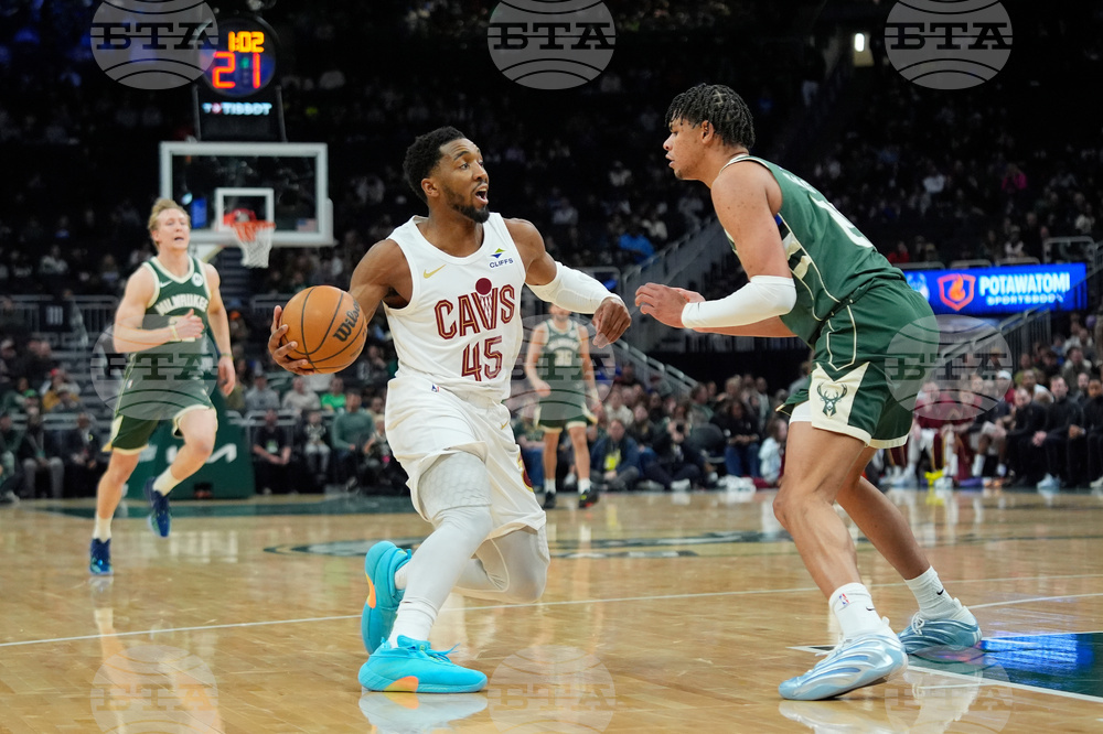 Cavaliers Bucks Basketball