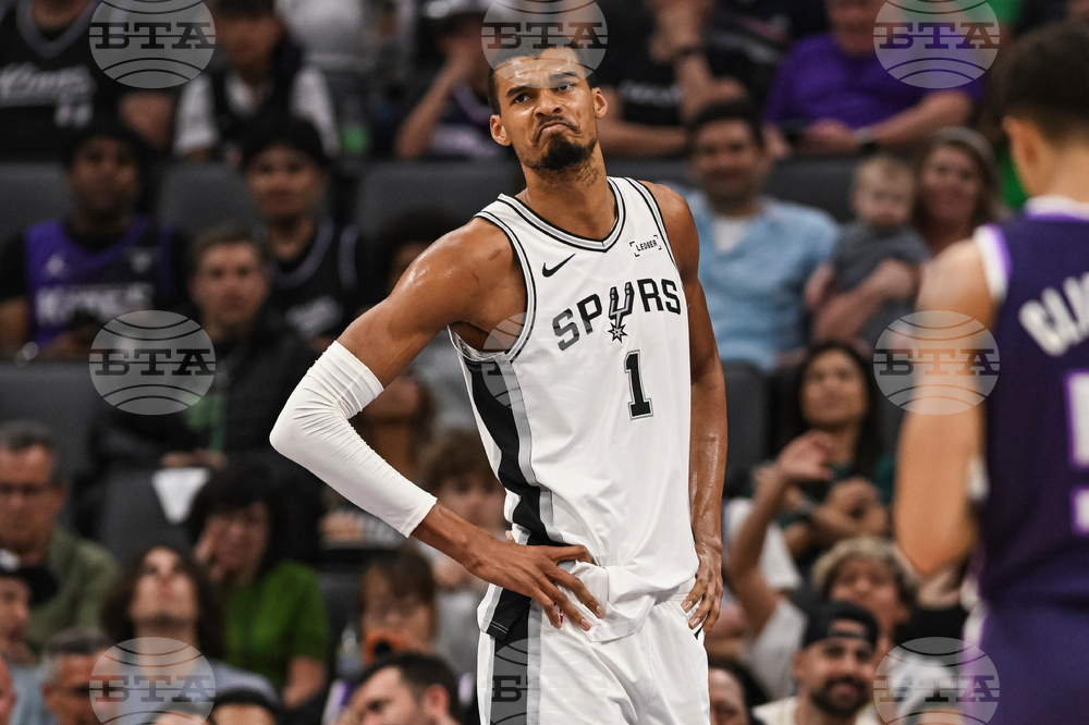 Spurs Kings Basketball