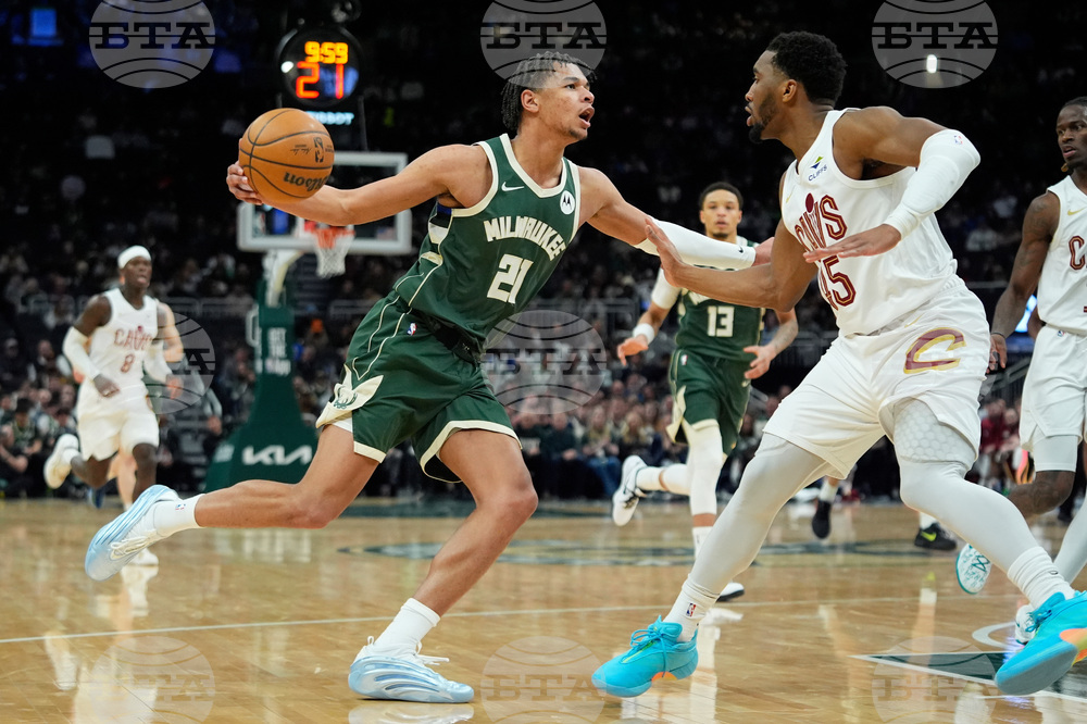 Cavaliers Bucks Basketball