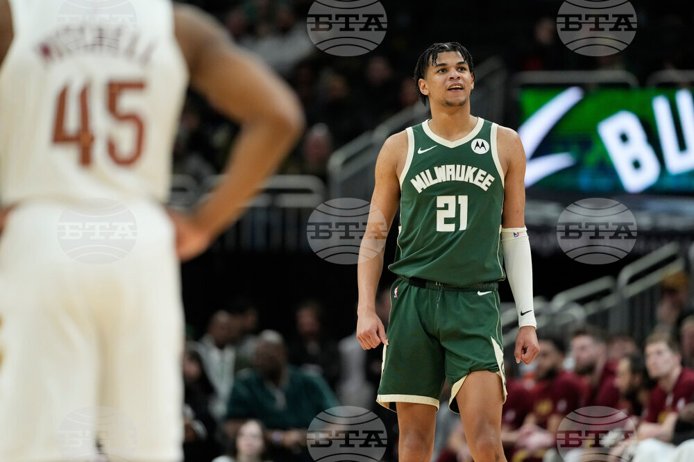 Cavaliers Bucks Basketball