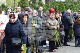 Румъния - литийно шествие “Процесия на цветята” в Букурещ
