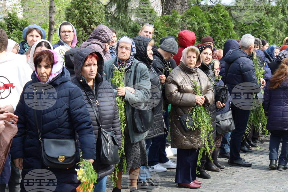 Румъния - литийно шествие “Процесия на цветята” в Букурещ