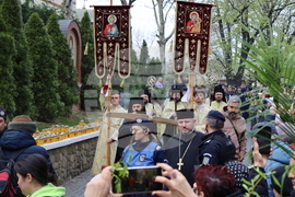 Румъния - литийно шествие “Процесия на цветята” в Букурещ