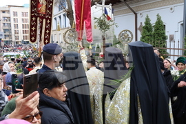 Румъния - литийно шествие “Процесия на цветята” в Букурещ