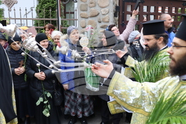 Румъния - литийно шествие “Процесия на цветята” в Букурещ