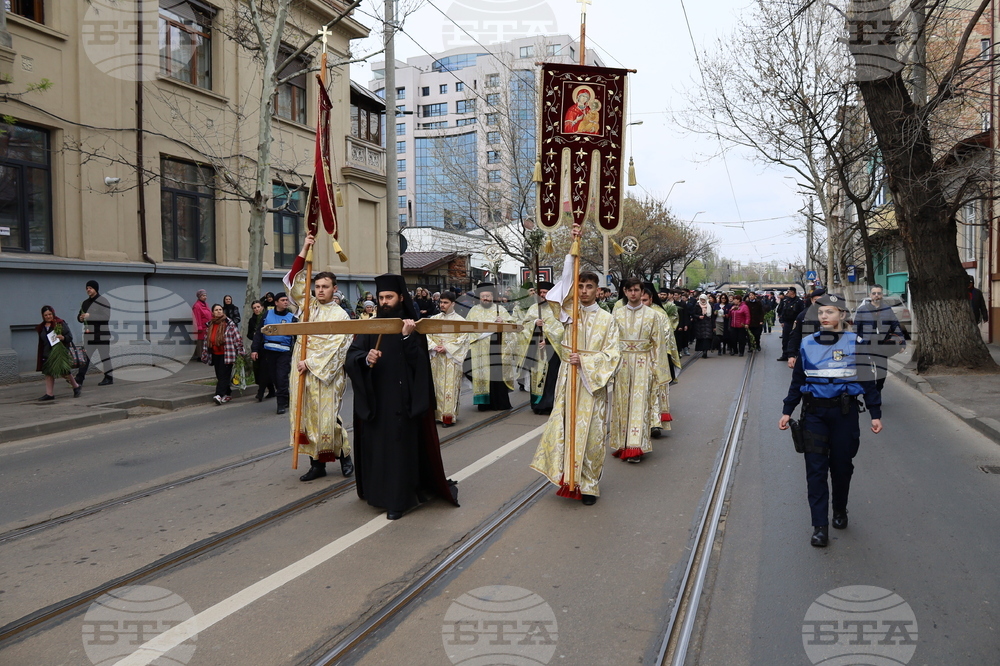 Румъния - литийно шествие “Процесия на цветята” в Букурещ