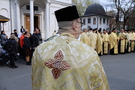 Румъния - литийно шествие “Процесия на цветята” в Букурещ