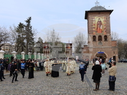 Румъния - литийно шествие “Процесия на цветята” в Букурещ