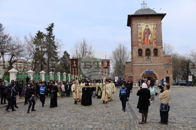 Румъния - литийно шествие “Процесия на цветята” в Букурещ