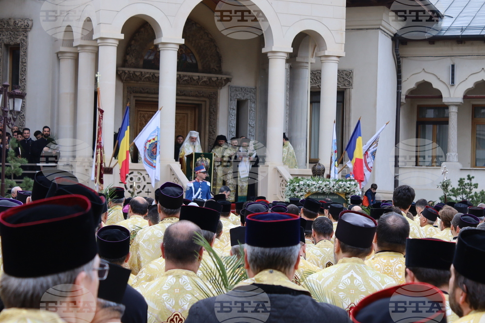 Румъния - литийно шествие “Процесия на цветята” в Букурещ