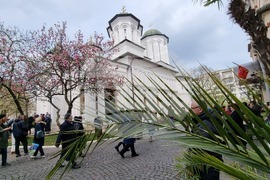 Румъния - литийно шествие “Процесия на цветята” в Букурещ