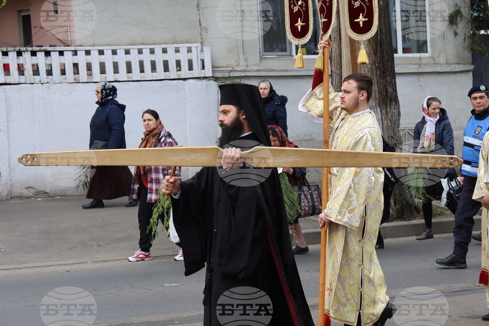 Румъния - литийно шествие “Процесия на цветята” в Букурещ