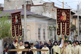 Румъния - литийно шествие “Процесия на цветята” в Букурещ