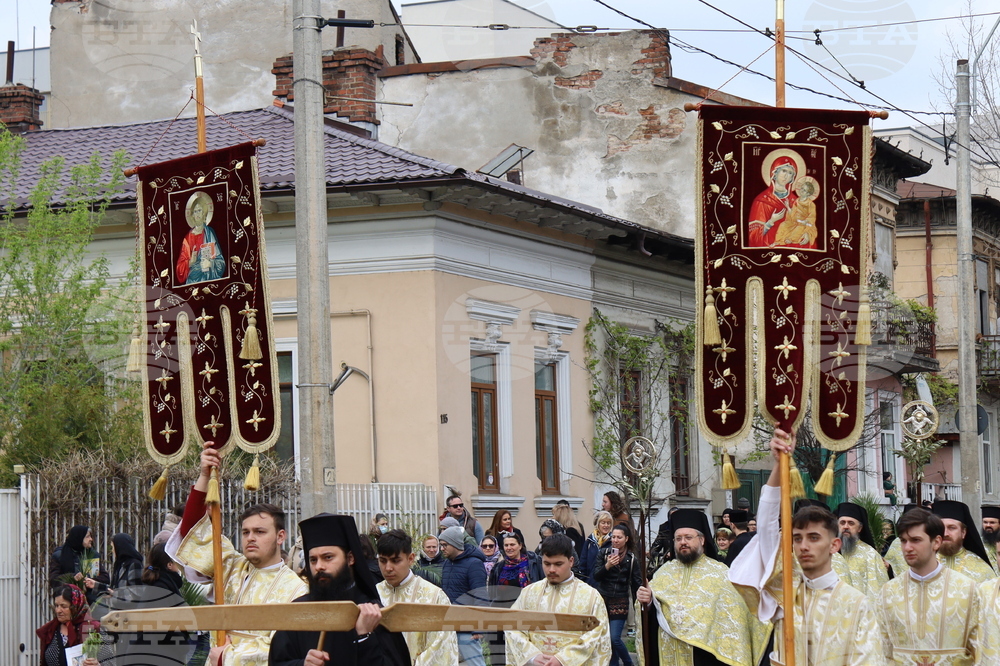 Румъния - литийно шествие “Процесия на цветята” в Букурещ