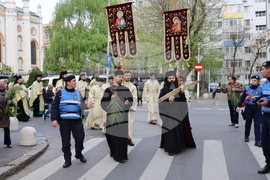 Румъния - литийно шествие “Процесия на цветята” в Букурещ