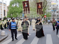 Румъния - литийно шествие “Процесия на цветята” в Букурещ