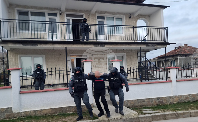 Полицията във Варна провежда акция срещу купуване на гласове, задържани са трима души