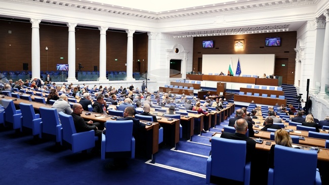 Парламентът ще обсъди днес на второ четене промените в т.нар. удължителен закон за бюджета, решиха депутатите 